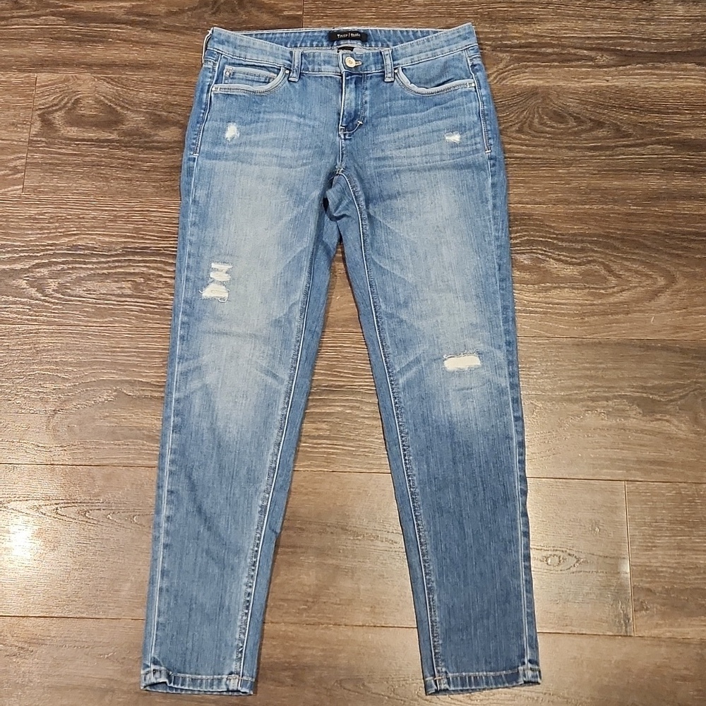 ❤️ WHITE HOUSE BLACK MARKET DISTRESSED GIRLFRIEND JEANS, 2 (26) - Picture 2 of 7